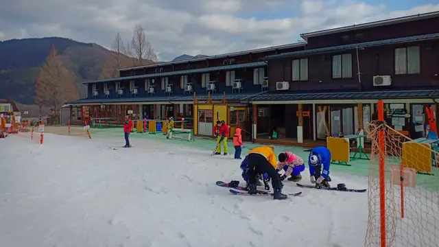 Bermain ski di Megahira ski resort, Prefektur Hiroshima (Liputan6.com/ Mevi Linawati)