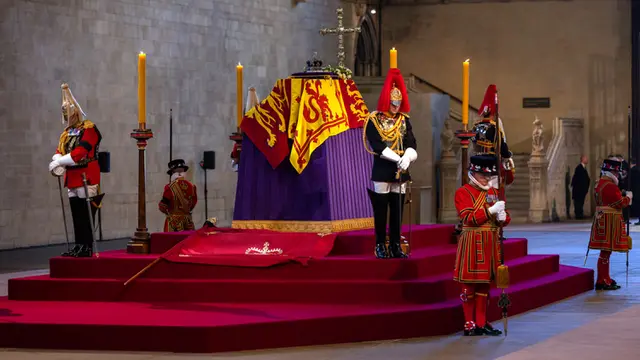 Jenazah Mendiang Ratu Elizabeth II Disemayamkan di Westminster Hall