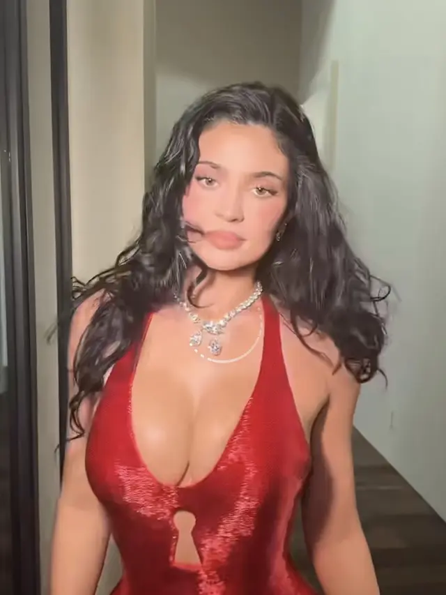 Kylie Jenner saat Dampingi Timothée Chalamet di Oscars Awards 2026. [@kyliejenner]