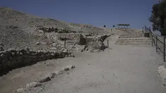 Situs arkeologi Tell es-Sultan di dekat Jericho, Tepi Barat terlihat pada Minggu, 17 September 2023. (AP Photo/Mahmoud Illean)