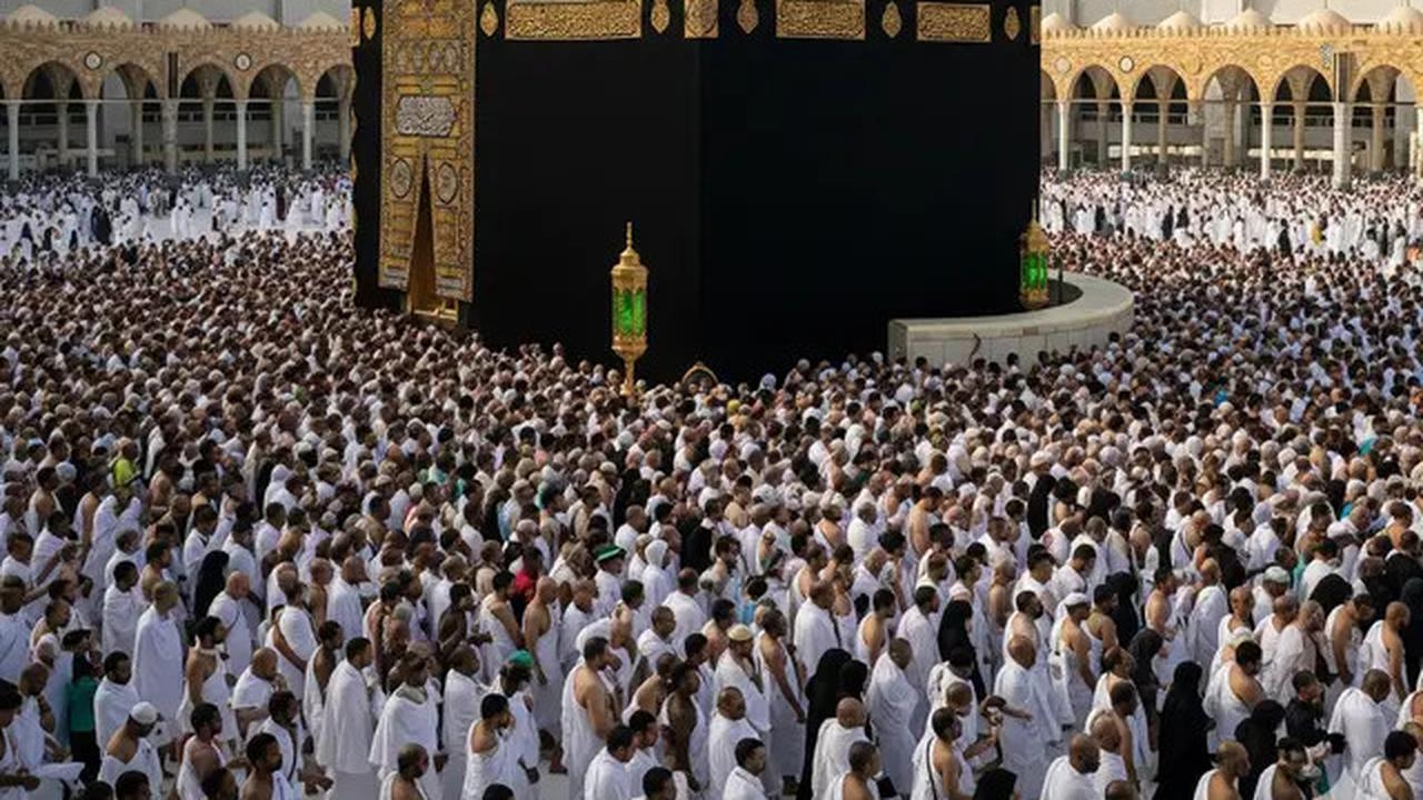 8 Salinan Text Prompt AI Gemini Edit Foto Depan Ka'bah, Bisa Jadi Doa dan Motivasi