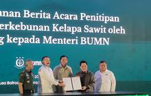 Jaksa Agung Serahkan Lahan Sawit 221.000 Hektare Hasil Sitaan ke Menteri BUMN Erick Thohir
