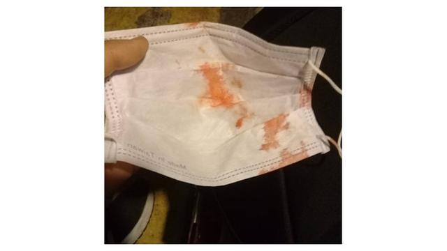 Gadis jadi badut t-rex