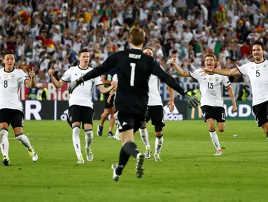 Jerman berhasil menyingkirkan Italia melalui drama adu penalti dengan skor 6-5 pada perempat final Piala Eropa 2016, Minggu (3/7/2016) dini hari WIB. (Reuters/Christian Hartmann)