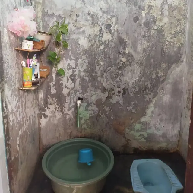 Gunakan 1 Bahan Saja, Begini Cara Hilangkan Bau Pesing di Kamar Mandi