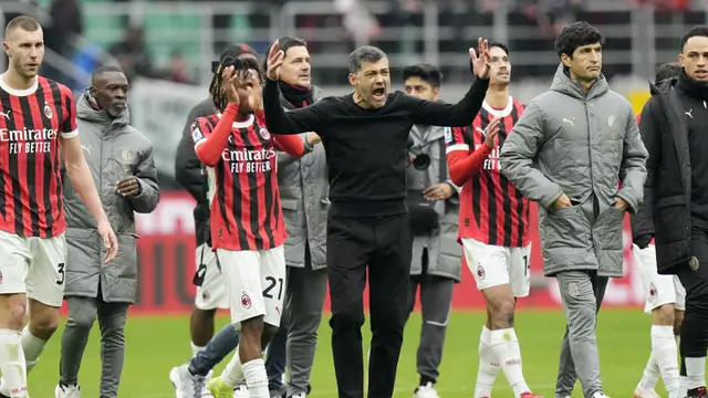 Foto: Keributan Kapten dan Pelatih Warnai Kemenangan Comeback AC Milan di Liga Italia