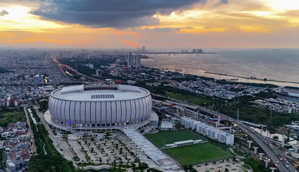 Jakarta International Stadium (JIS) juga tercatat menjadi lokasi ajang penghargaan tahunan yang digelar oleh Asosiasi Industri Musik Korea Selatan yakni Golden Disc Award ke-38. (merdeka.com/Arie Basuki)