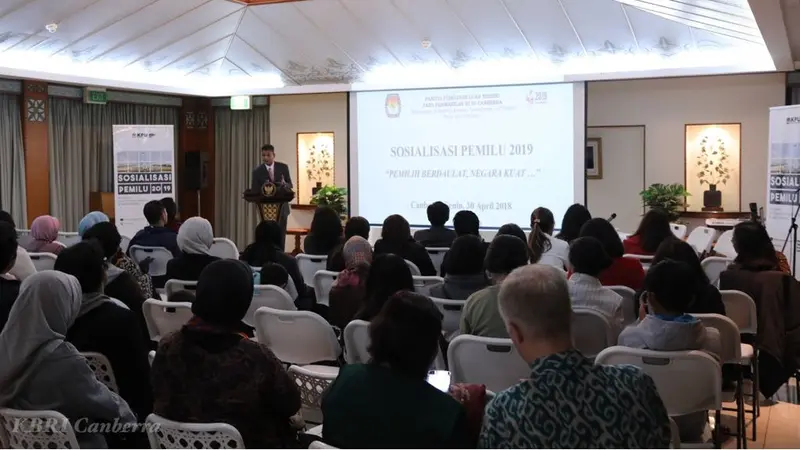 Taufik Damhuri, mahasiswa S-3 University of Canberra yang hadir bersama istri dan anaknya mengaku antusias hadir karena akan menjadi pengalaman pertamanya mengikuti Pemilu di luar negeri (KBRI Canberra)