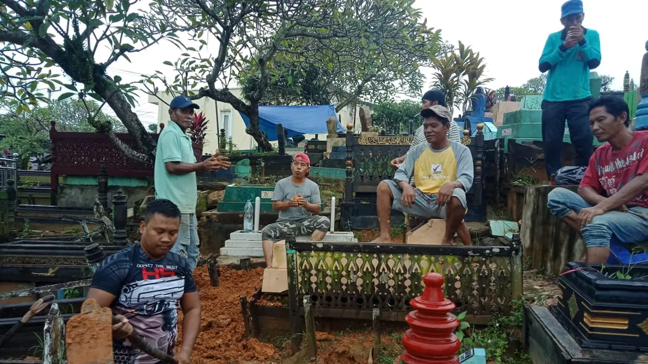 Bripka Joko Hadi, Anggota Polsek Samarinda Ulu Jadi Penggali Kubur Demi Kejar Amal Jariyah