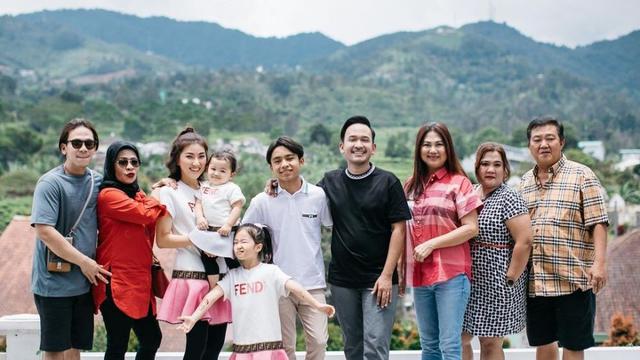 Beranjak Dewasa, Ini 7 Potret Transformasi Betrand Peto yang Baru Berulang Tahun ke-16