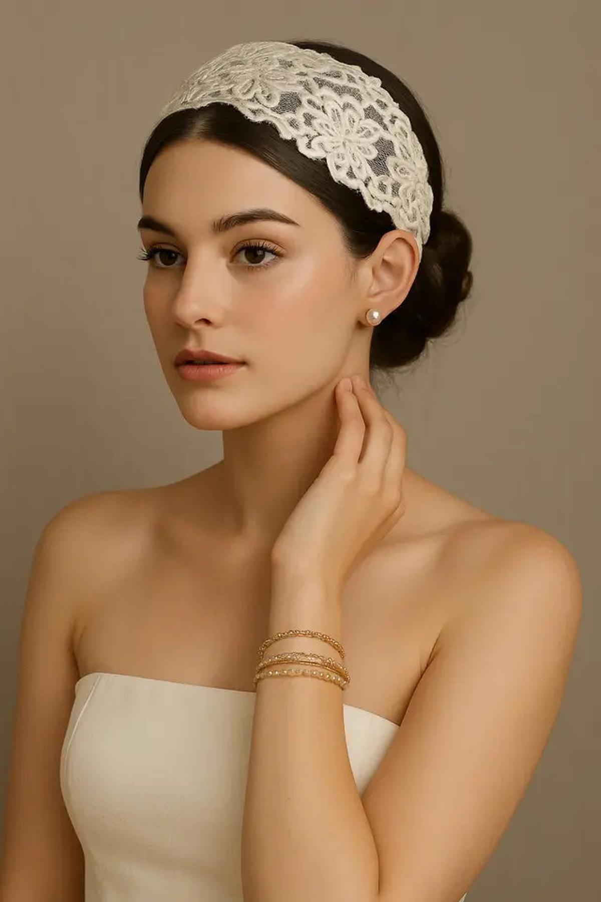 7 Inspirasi Model Headpiece, Anting, dan Gelang yang Enggak 'Tabrakan' dan Tetap Elegan