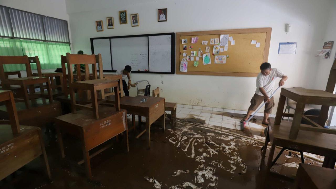 Banjir di SMAN 60 Jakarta mulai surut