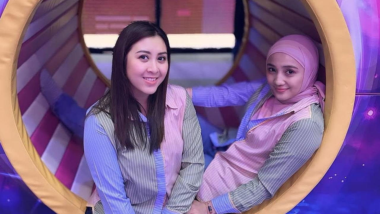 Potret Duo Sahabat Penti Nur Afiani dan Errin Gracesita yang Hobi Pakai Baju Senada