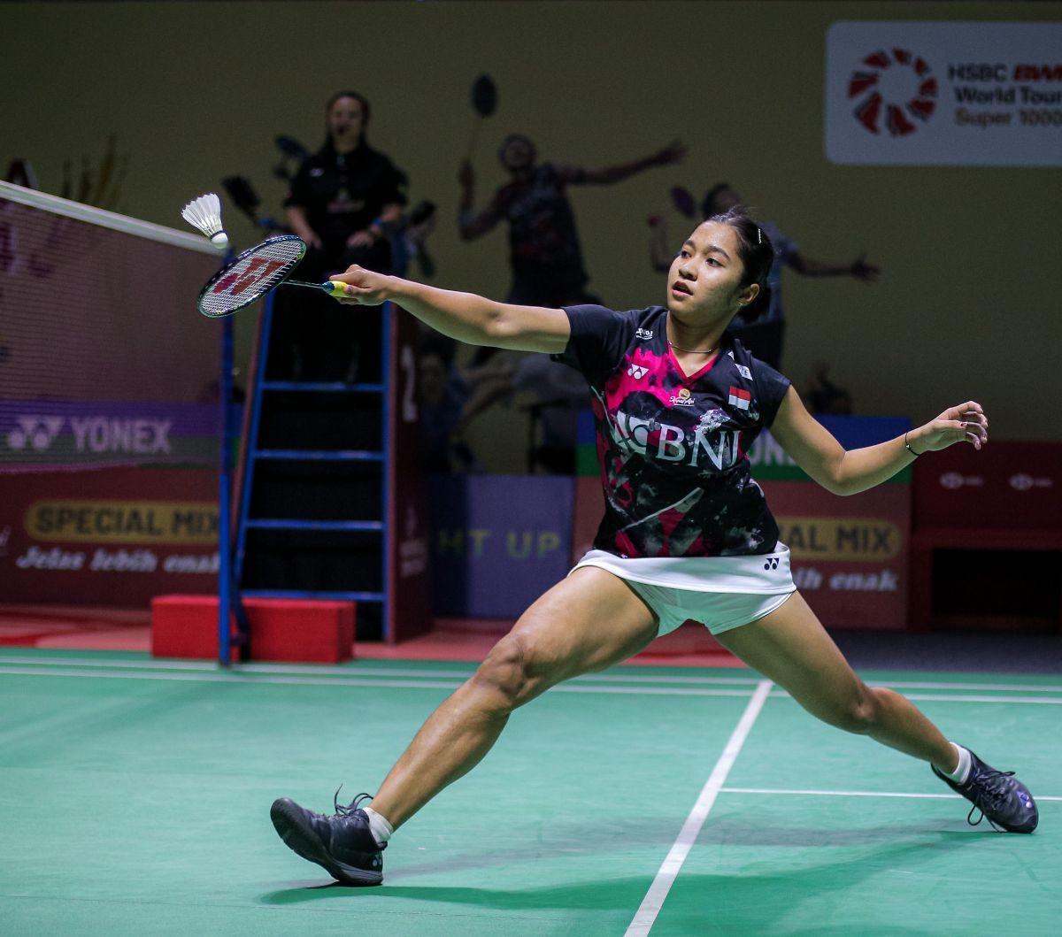 Pebulu tangkis tunggal putri Indonesia, Ester Nurumi Tri Wardoyo bertanding menghadapi wakil China, Wang Zhi Yi pada babak 16 besar Indonesia Open 2024 di Istora Senayan, Jakarta, Kamis (6/6/2024). Dalam duel ini, Ester harus takluk di tangan tunggal putr