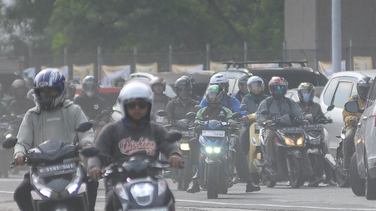 FOTO: Jalur Kalimalang Kian Macet Parah, Beginilah Kepadatannya Bisa Bikin Pemotor Stres dan Tak Mau Mengalah Terobos Bahu Jalan