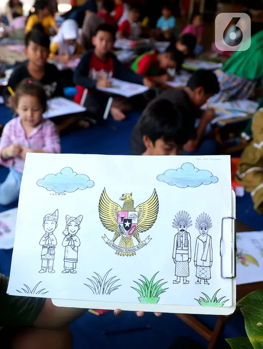 Anak-anak mengikuti lomba mewarnai burung garuda di Kampung Tematik Kampung Teras Pancasila, Karang Tengah, Tangerang, Banten, Rabu (1/6/2022). Kegiatan tersebut dilaksanakan dalam rangka memperingati hari lahirnya Pancasila bertujuan untuk memberikan wawasan dan pengetahuan tentang nilai-nilai Pancasila sejak dini. (Liputan6.com/Angga Yuniar)