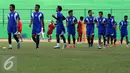 Skuat Arema saat menjalani sesi latihan terakhir di Stadion Gajayana Malang, Jumat (2/10/2015). Jelang laga menghadapi Sriwijaya FC, skuat Singo Edan menggeber sesi latihan secara tertutup. (Liputan6.com/Yoppy Renato)