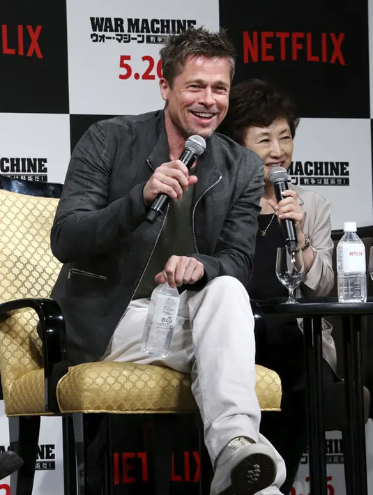 Rasa cemburu masih dimiliki Jolie jika Pitt menjalani hubungan dengan wanita lain meskipun sudah berpisah. Cukup terdengar aneh memang, pasalnya Jolie lah yang menggugat cerai pertama kali. (APexchange/Bintang.com)