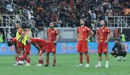 Pemain Persija Jakarta tampak kecewa setelah hanya mampu bermain imbang kontra Dewa United pada pertandingan tunda pekan ke-25 BRI Super League 2025/2026 di Jakarta International Stadium (JIS), Minggu (15/03/2026) malam WIB. (Bola.com/M Iqbal Ichsan)