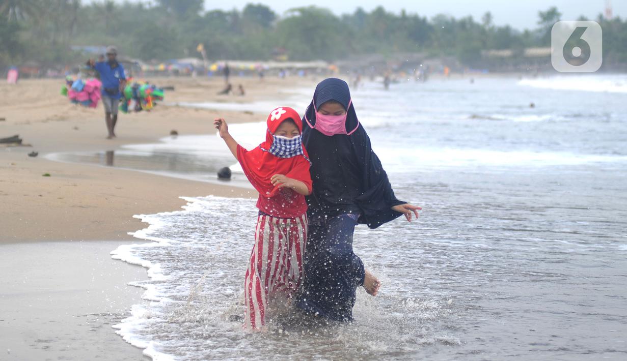 FOTO: Pantai Anyer Kembali Disambangi Wisatawan - News ...