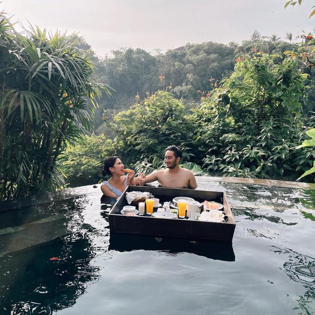 4 Tahun Jalani Rumah Tangga, Ini 7 Momen Mesra Syahnaz dan Ritchie Ismail