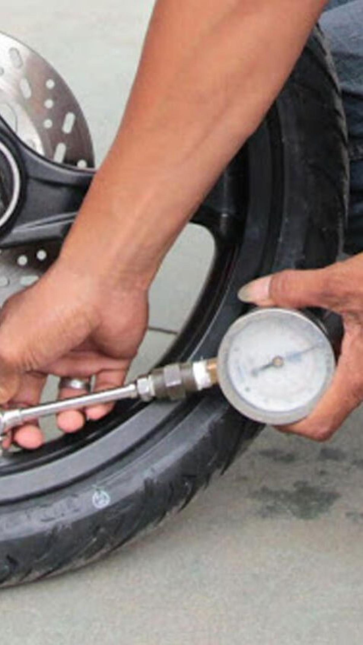 <b>Bahaya Ban Motor Kurang Angin</b><br>