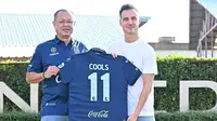 Bintang naturalisasi Timnas Malaysia, Dion Cools resmi diperkenalkan sebagai pemain baru Buriram United. (Dok. Buriram United)