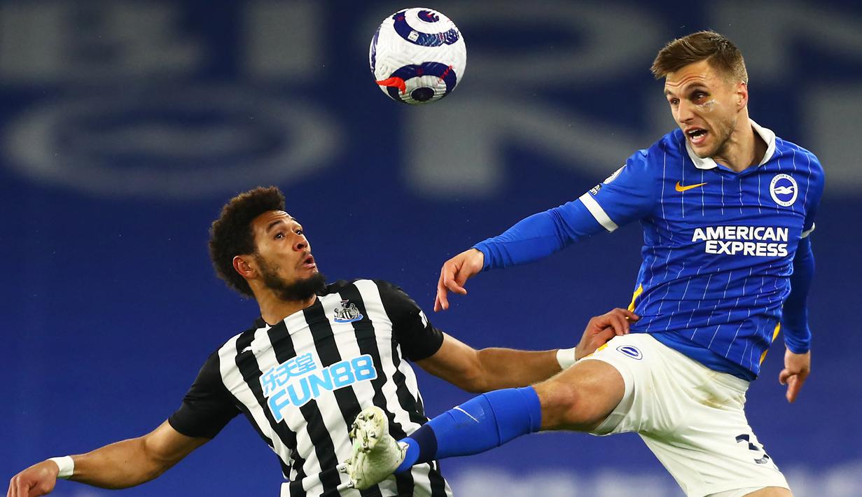 Di Brighton and Hove Albion, Joel Veltman tampil dalam 34 laga musim ini dengan mencetak 1 gol. (AFP/Clive Rose/Pool)