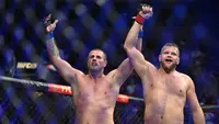 Petarung UFC, Marcin Tybura (Kanan) akan berhadapan dengan Tom Aspinall pada UFC Fight Night 224, Sabtu malam (22/7/2023). (AFP/Alex Goodlett)