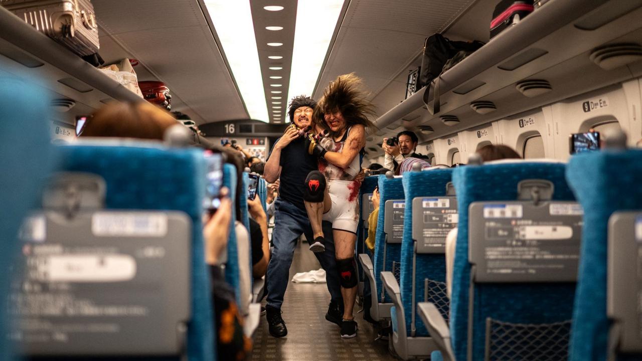 Gerombolan zombie serbu kereta cepat Shinkansen di Jepang