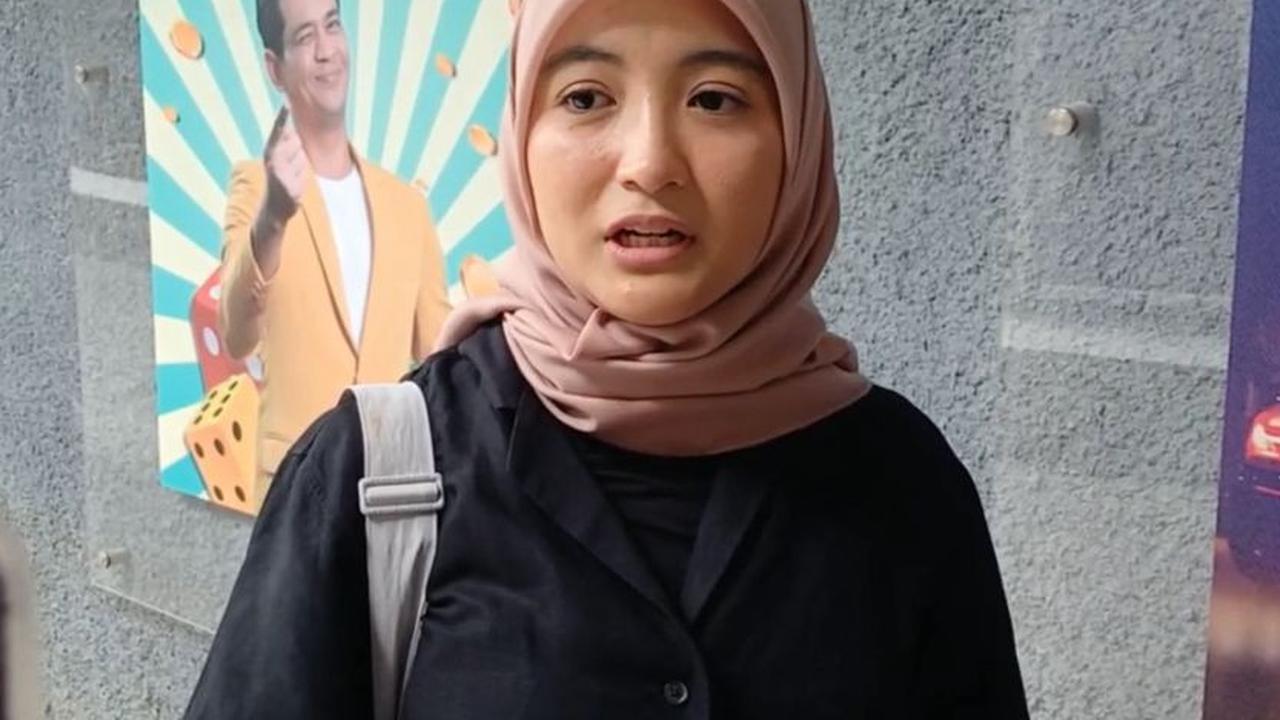 Minta Dicariin, 8 Foto Arafah Rianti Cerita Hatinya Tercabik Saat Ngomongin Asmara