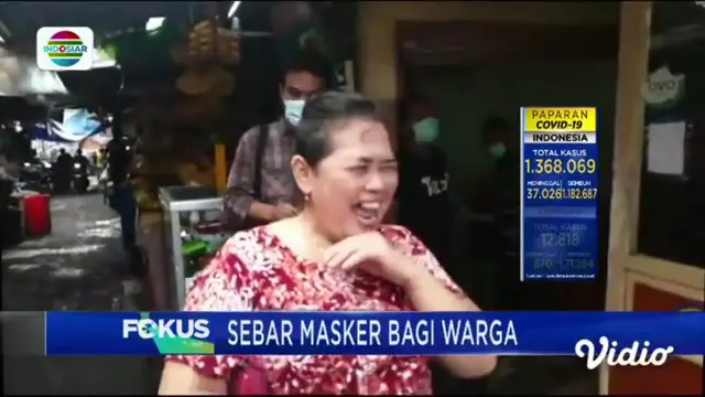 Tim YPP SCTV-Indosiar turun tangan ikut sampaikan sosialisasi pada warga tentang pentingnya protokol kesehatan di masa pandemi covid-19. Kegiatan ini juga diikuti dengan pembagian sejumlah masker.