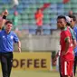 Momen saat pemain timnas Indonesia U-19, Saddil Ramdani mendapatkan kartu merah pada laga semifinal Piala AFF U-18 2017 melawan Thailand. (Liputan6.com/Yoppy Renato)