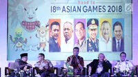 Menpora, Imam Nahrawi (kiri) berbincang dengan Kapolri, Jenderal Tito Karnavian saat diskusi persiapan pelaksanaan Asian Games 2018 di Jakarta, Rabu (2/5). Diskusi membahas kemajuan kesiapan sarana maupun infrastruktur. (Liputan6.com/Helmi Fithriansyah)