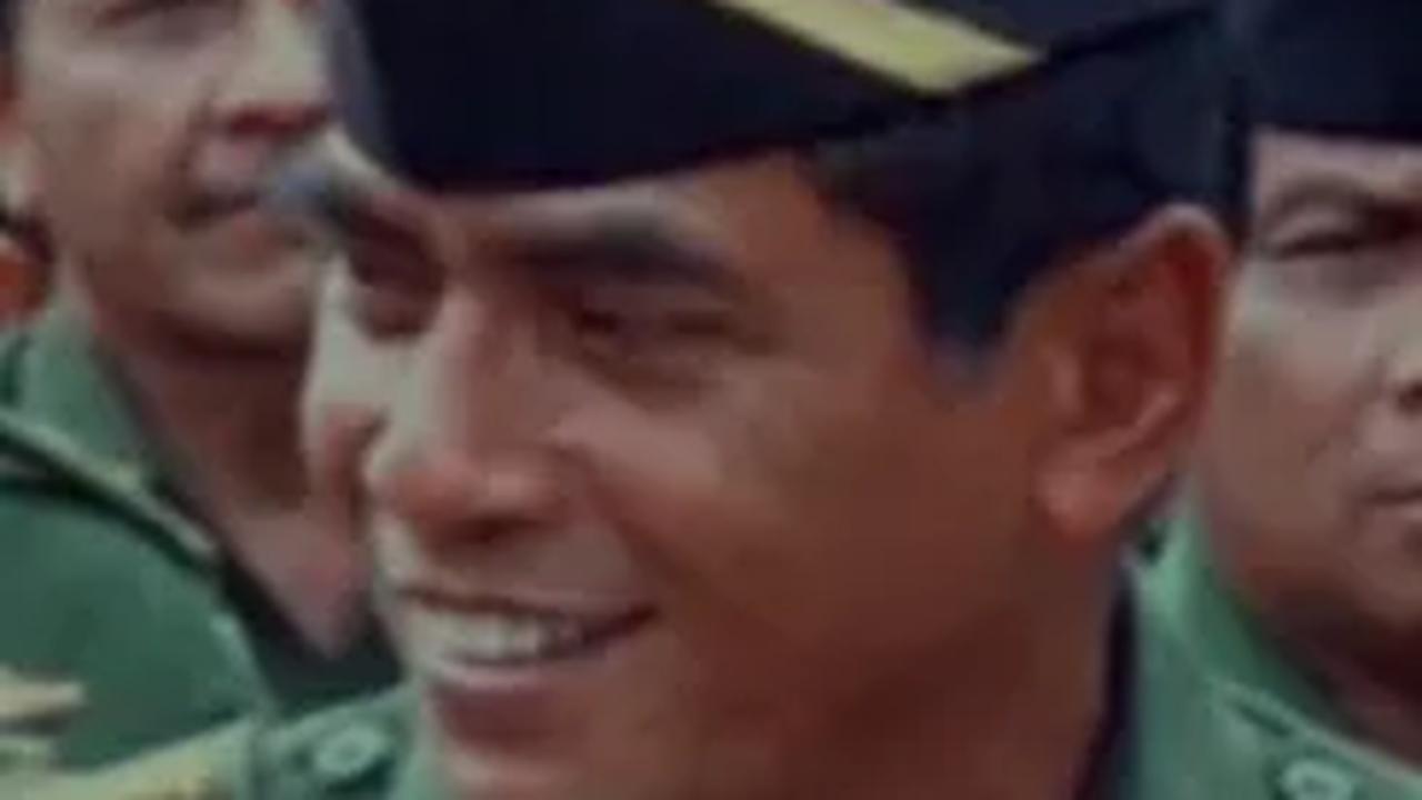 "Dia meminta saya menaruh sajadah itu dalam ransel selama bertugas dan menggunakannya," tutup Menhan RI ini. <br>