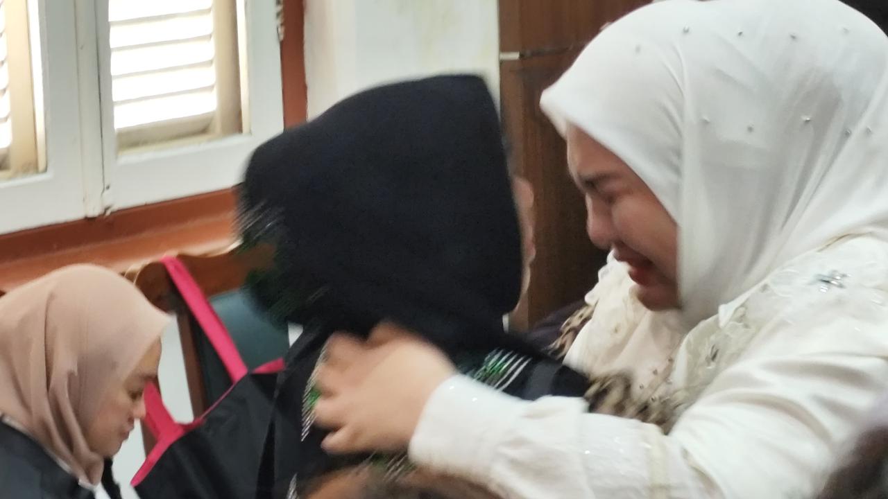 Bos Skincare Mira Hayati Dijatuhi Hukuman 10 Bulan Penjara dan Denda Rp1 Miliar, Menangis Dengar Vonis Dibacakan Hakim