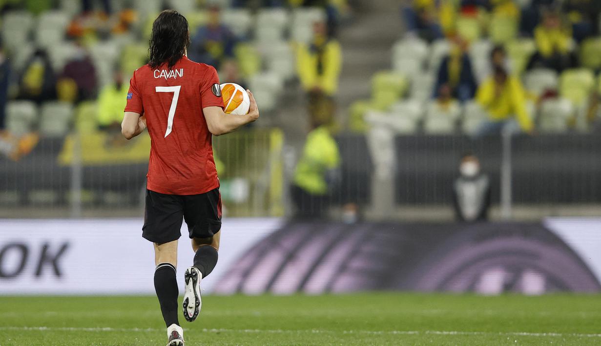 Selebrasi striker Manchester United, Edinson Cavani setelah mencetak gol ke gawang Villarreal pada laga final Liga Europa 2020/2021 di Gdansk Stadium, Gdansk (26/5/2021). Setelah sejak akhir musim 2018/2019 tak bertuan, nomor punggung 7 akhirnya dikenakan Edinson Cavani saat didatangkan MU dari PSG pada awal musim 2020/2021. Edinson Cavani hanya semusim bernomor punggung 7. Ia harus legowo menyerahkannya kepada Cristiano Ronaldo yang kembali ke Old Trafford pada 2021/2022. (AFP/Pool/Kacper Pempel)