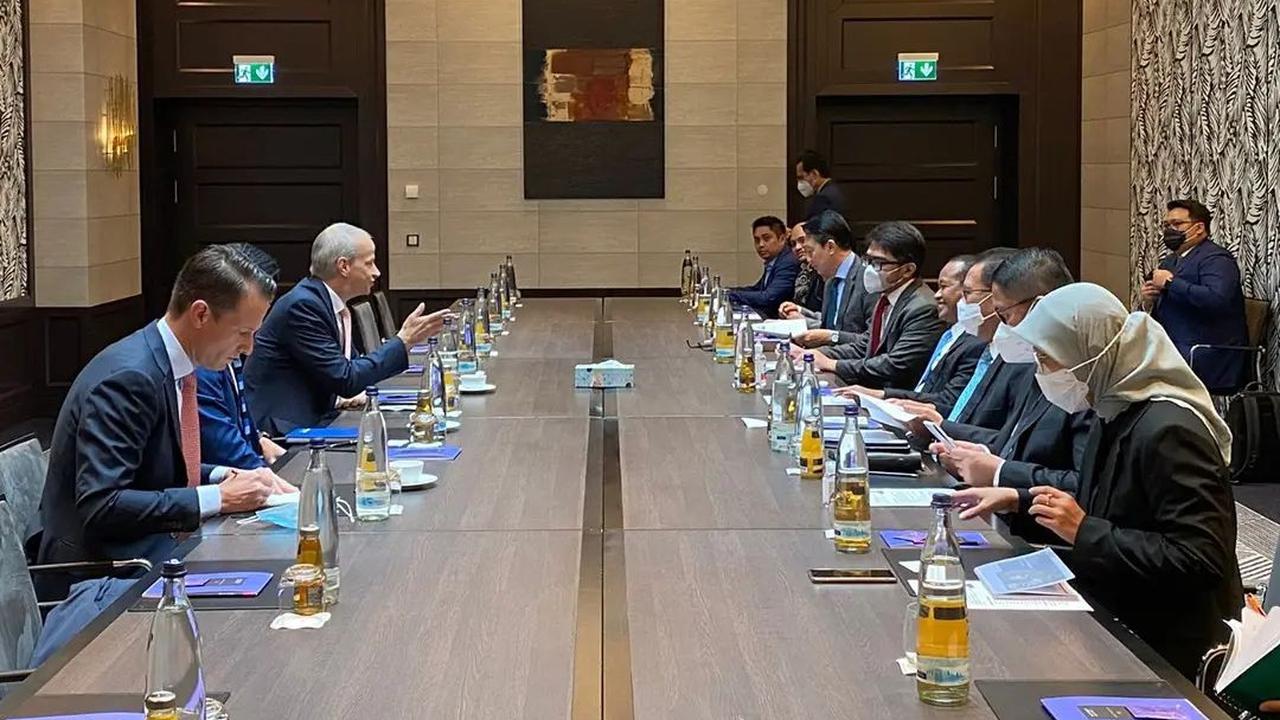 Dalam kunjungan kerjanya ke Frankfurt, Jerman, Menteri Investasi/Kepala Badan Koordinasi Penanaman Modal (BKPM) Bahlil Lahadalia melakukan pertemuan langsung dengan BASF