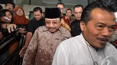 Mantan Sekjen Kementerian ESDM, Waryono Karno kembali diperiksa KPK sebagai tersangka, Jakarta, Jumat (12/12/2014). (Liputan6.com/Miftahul Hayat)