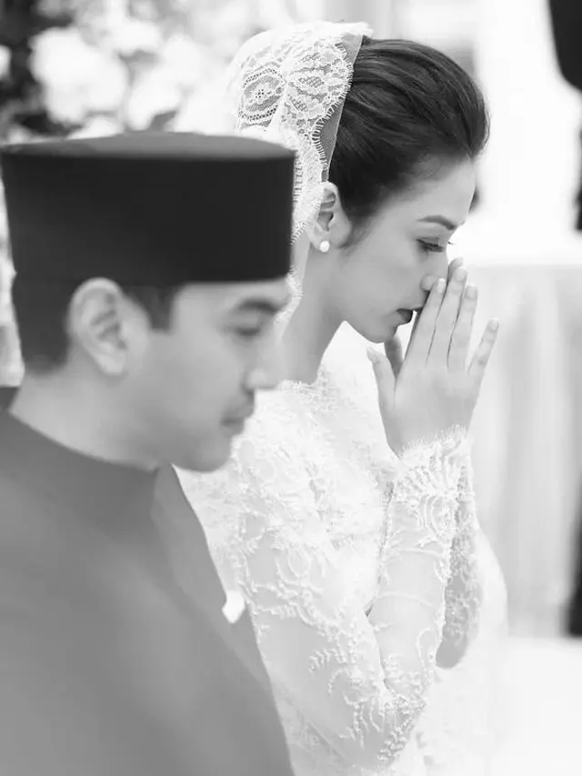 Resmi Menikah, Ini 6 Potret Mesra Velove Vexia dan Zakry Sulisto