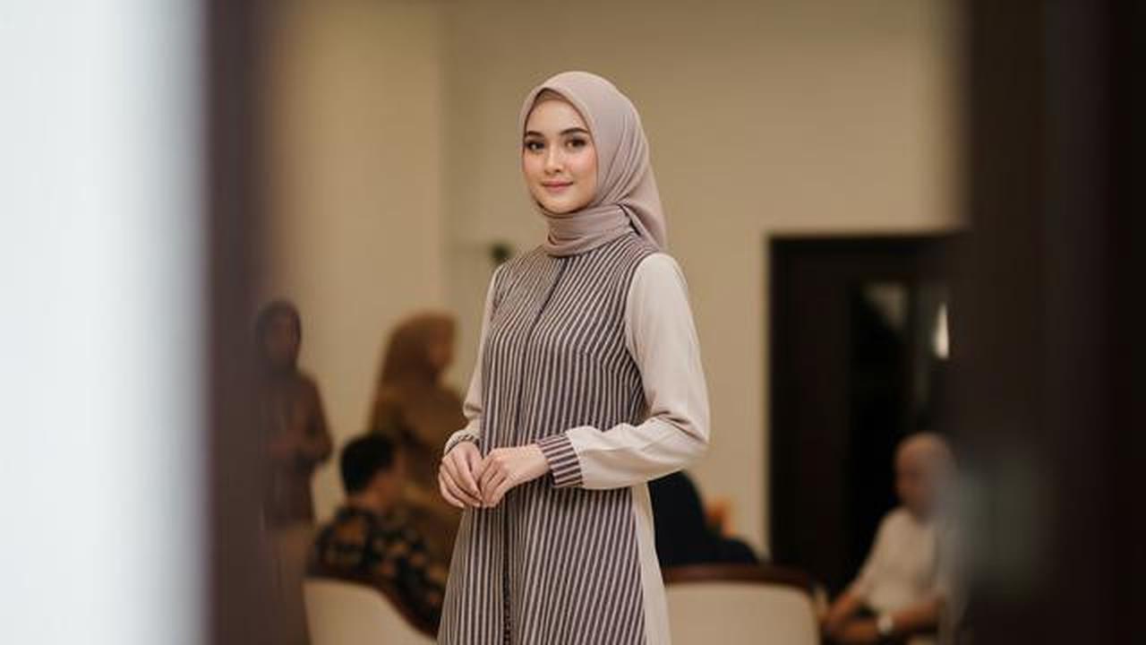 7 Model Gamis Batik untuk Arisan Wanita, Kombinasi Motif dan Warna yang Menawan