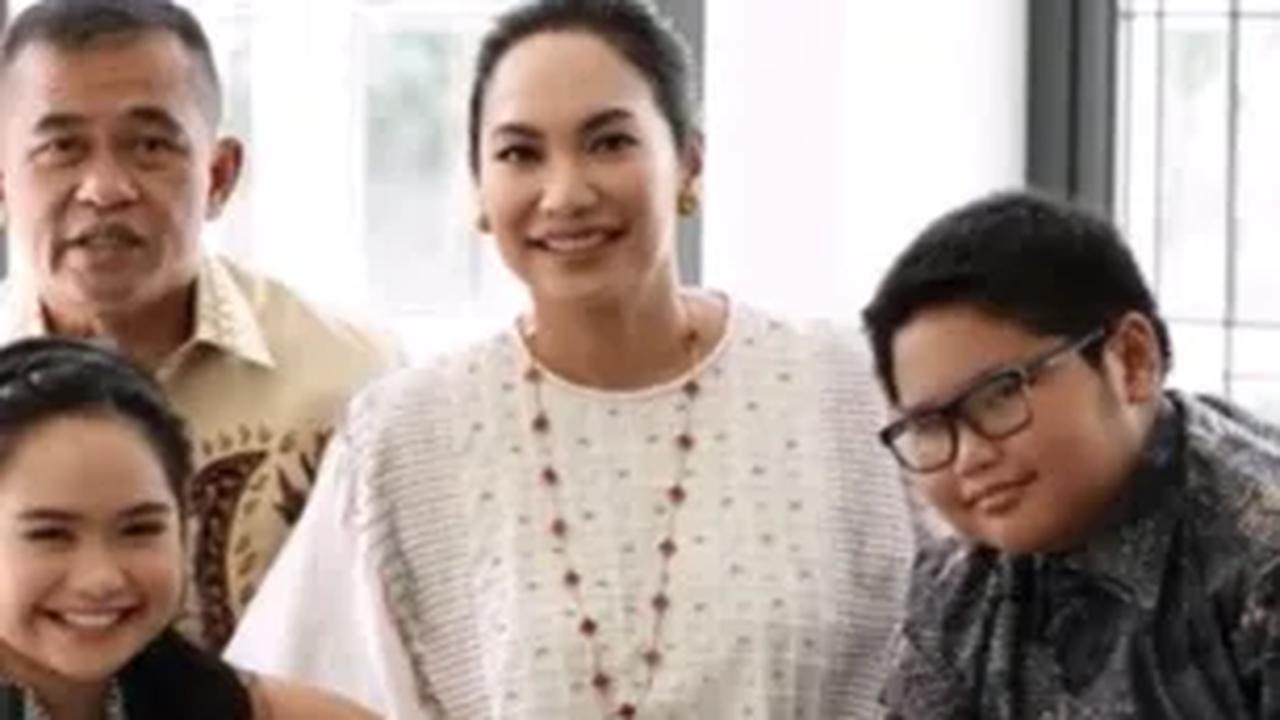 Paulina Pandjaitan dan Maruli semakin dekat setelah bertemu saat SEA Games 1995. Akhirnya kedunya memutuskan untuk menikah pada Januari 1999.<br>