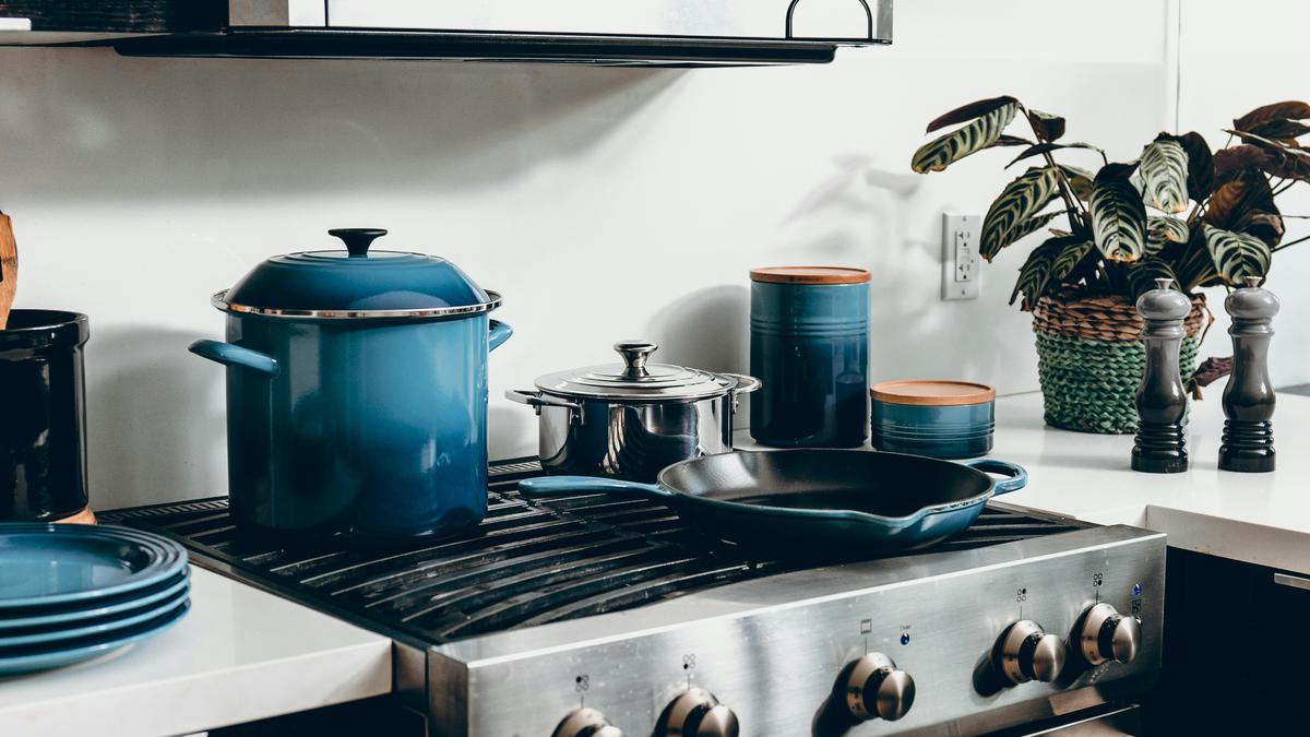 4 Kesalahan yang Merusak Alat Masak Cast Iron Berlapis Enamel, Jangan Diabaikan
