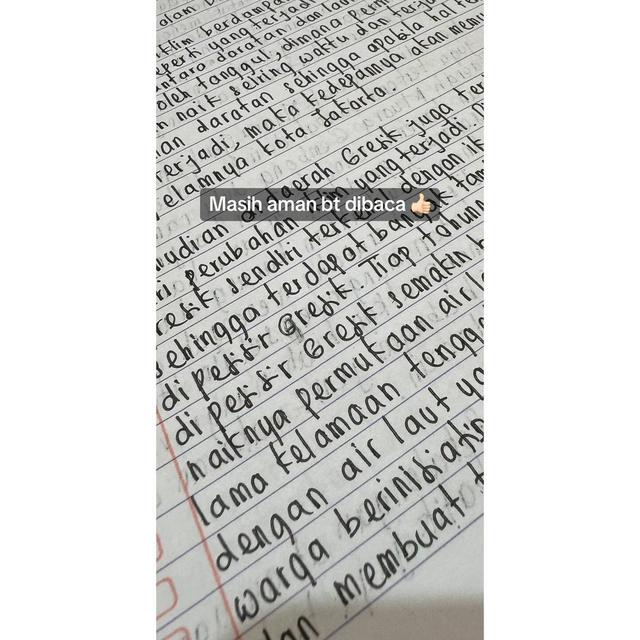 Guru Ini Bagikan Macam-macam Tulisan Tangan Muridnya, 6 Potretnya Unik Banget