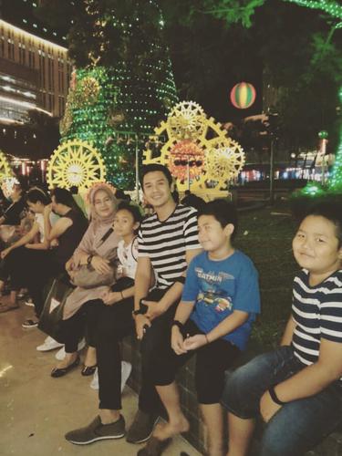 5 Potret Fery Ixel Pemeran Antagonis Di Ftv Kisah Nyata Indosiar Bersama Keluarga News Entertainment Fimela Com