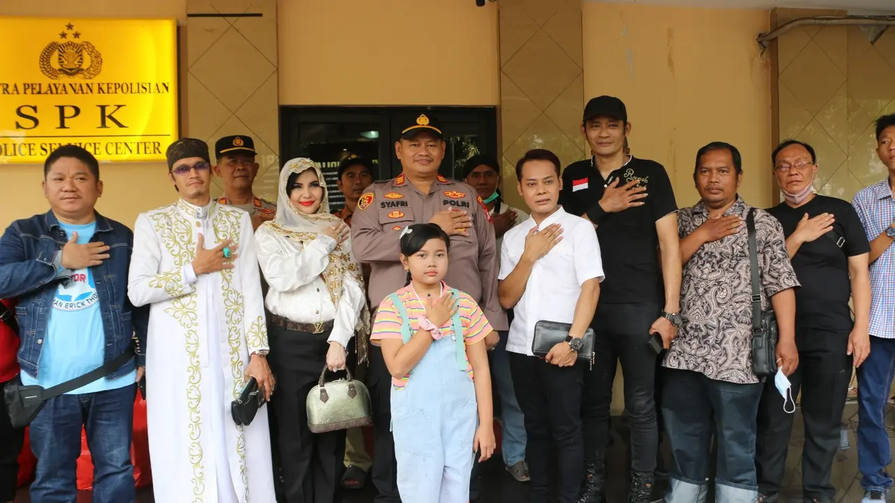 Eko Mega Bintang Bersama Kapolsek Kalideres Berbagi 5000 Takjil