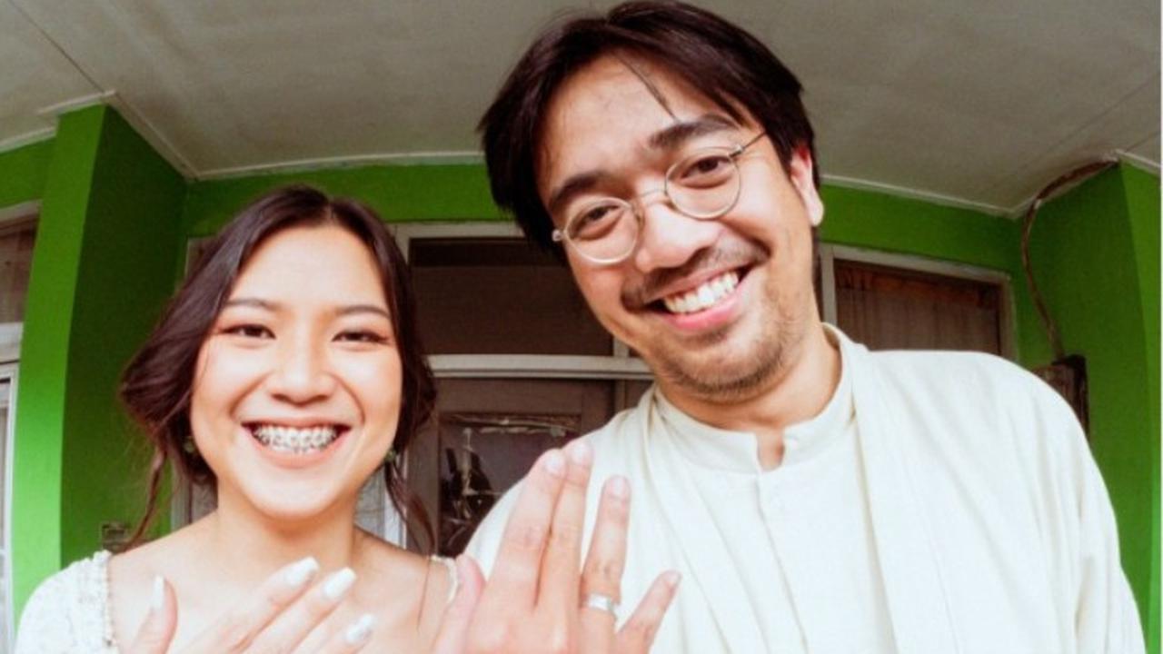 Pernikahan Simpel Danilla Riyadi di KUA dengan Memakai Kebaya dan Kain Batik