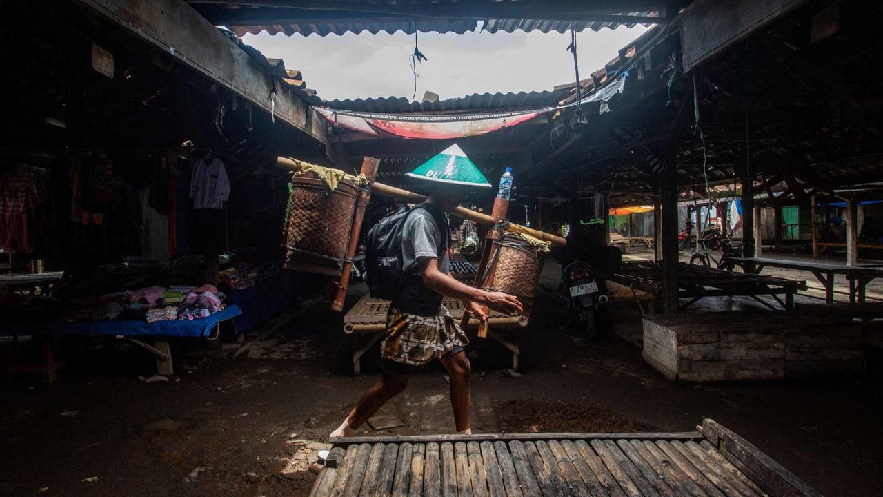 Masyarakat adat Bonokeling jalan kaki 40 km untuk ziarahi leluhur jelang Ramadan
