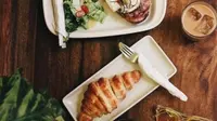 Makan siang cantik di restauran mahal demi likes. (instagram.com/lissettecalveiro)