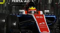 Pebalap Manor Racing, Rio Haryanto, bersiap meninggalkan pits saat latihan bebas kedua di Sirkuit Albert Park, Australia, Jumat (18/3/2016). Meski peringkat meningkat namun catatan waktu Rio menurun dibanding sesi pertama. (Reuters/Brandon Malone)